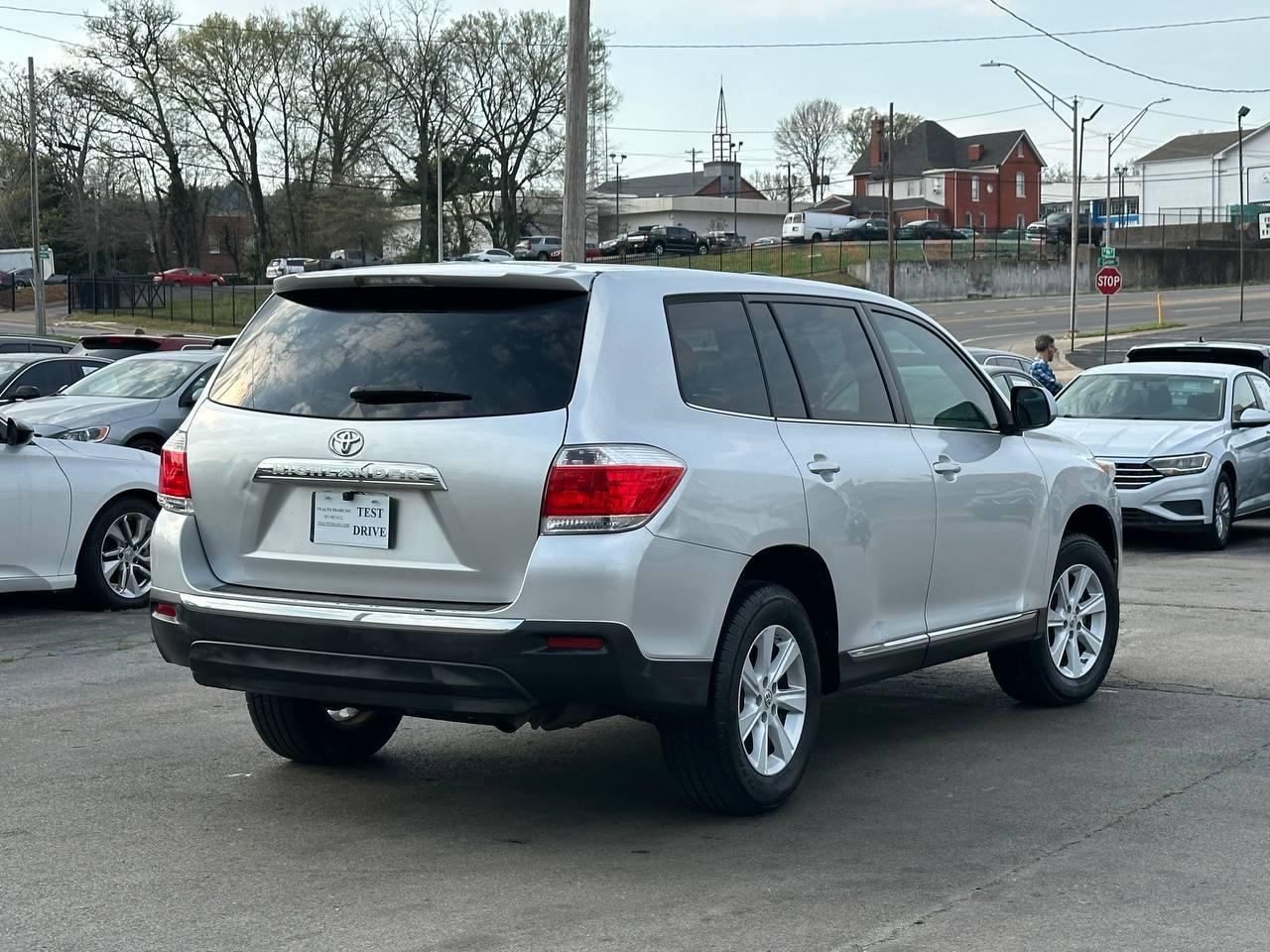 Toyota Highlander Base 2WD I4 2013