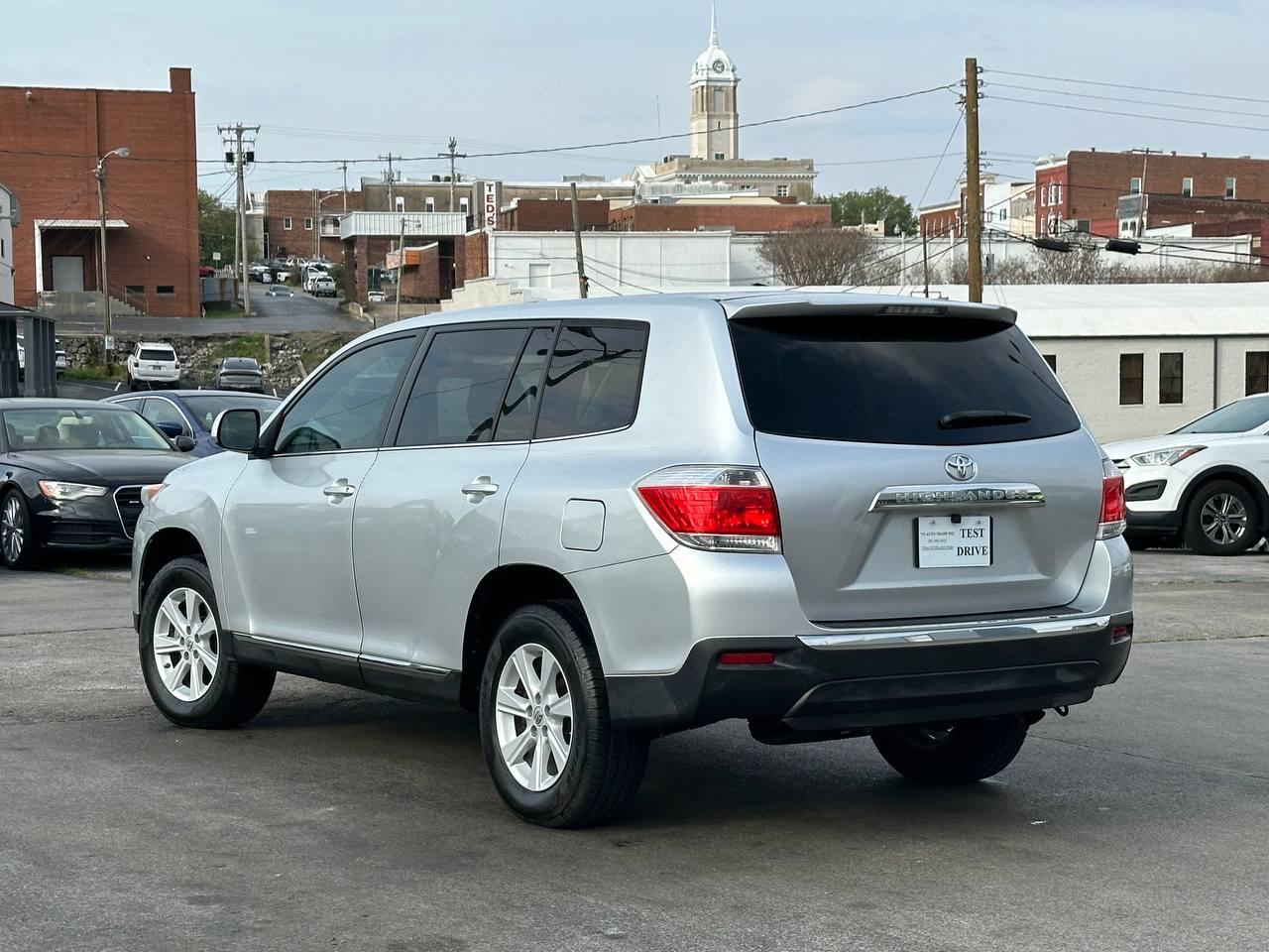Toyota Highlander Base 2WD I4 2013