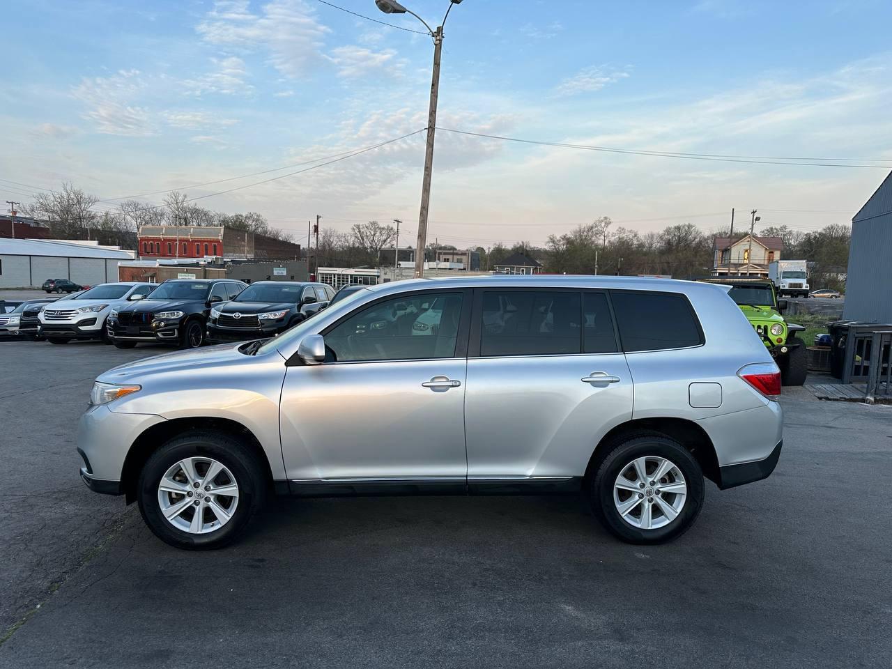 Toyota Highlander Base 2WD I4 2013