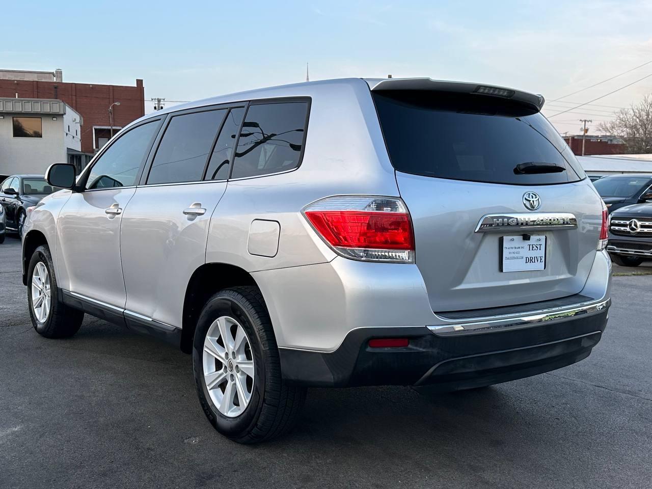 Toyota Highlander Base 2WD I4 2013
