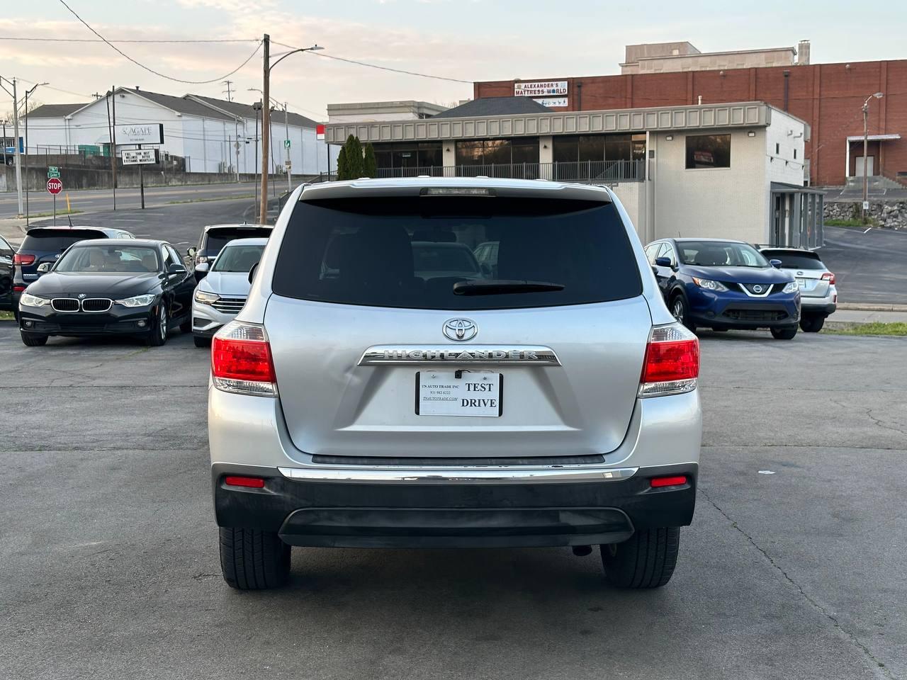 Toyota Highlander Base 2WD I4 2013