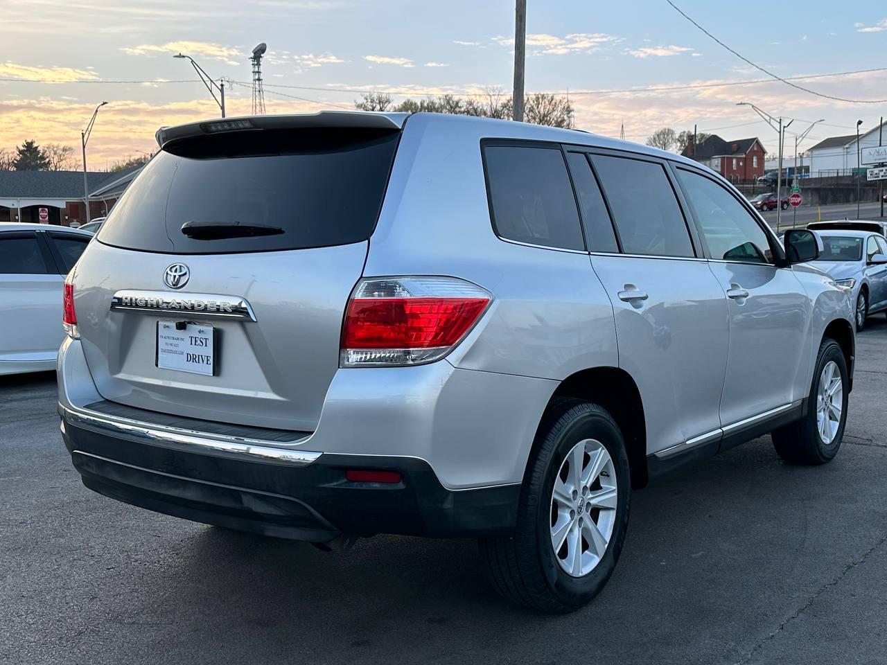 Toyota Highlander Base 2WD I4 2013