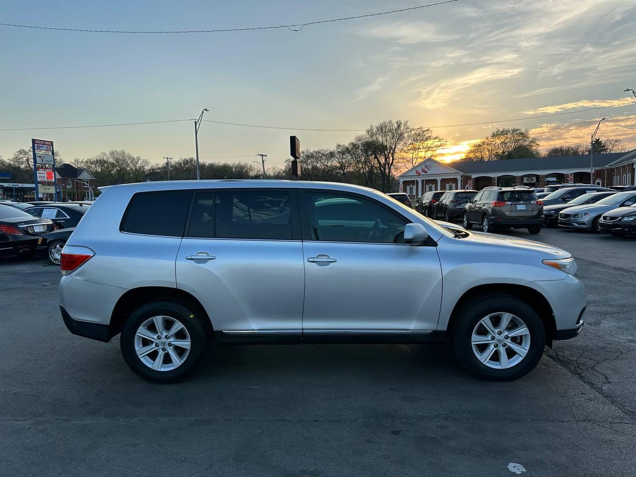 Toyota Highlander Base 2WD I4 2013