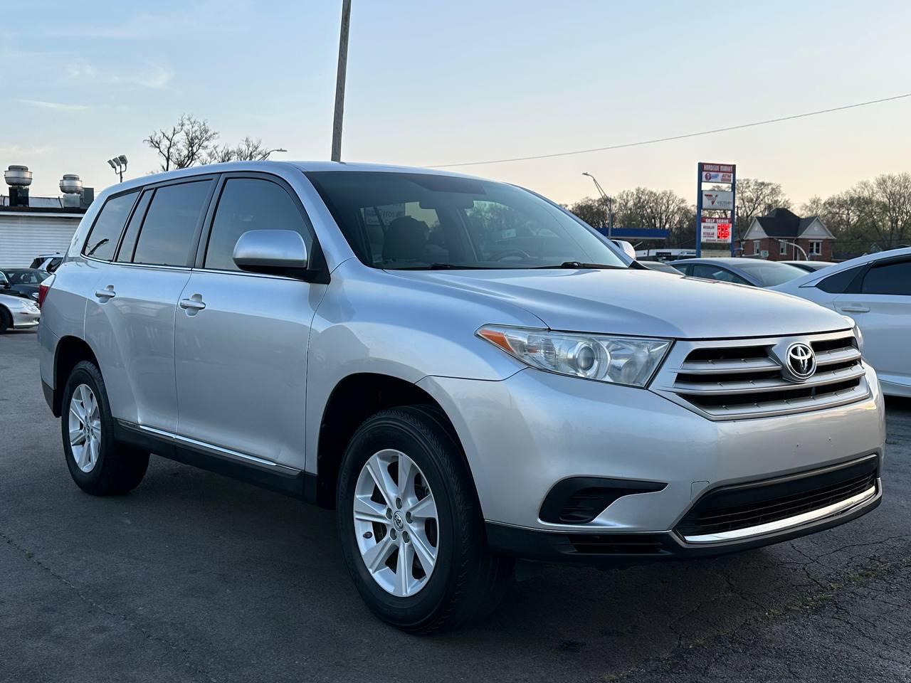 Toyota Highlander Base 2WD I4 2013