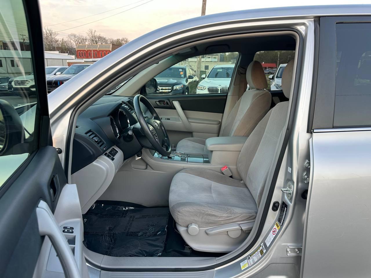 Toyota Highlander Base 2WD I4 2013