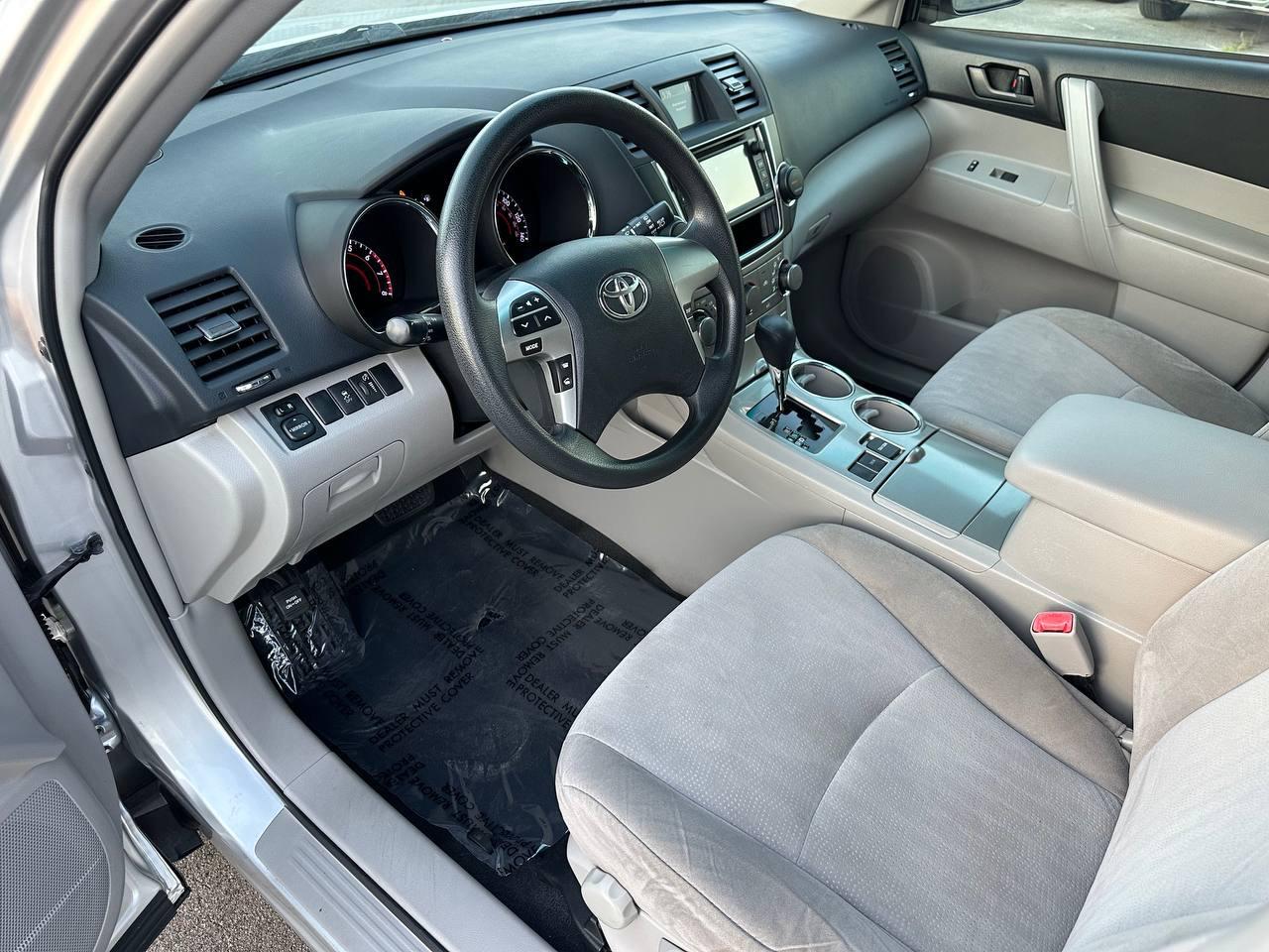 Toyota Highlander Base 2WD I4 2013