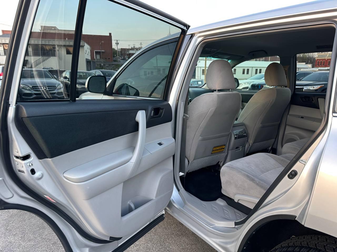 Toyota Highlander Base 2WD I4 2013