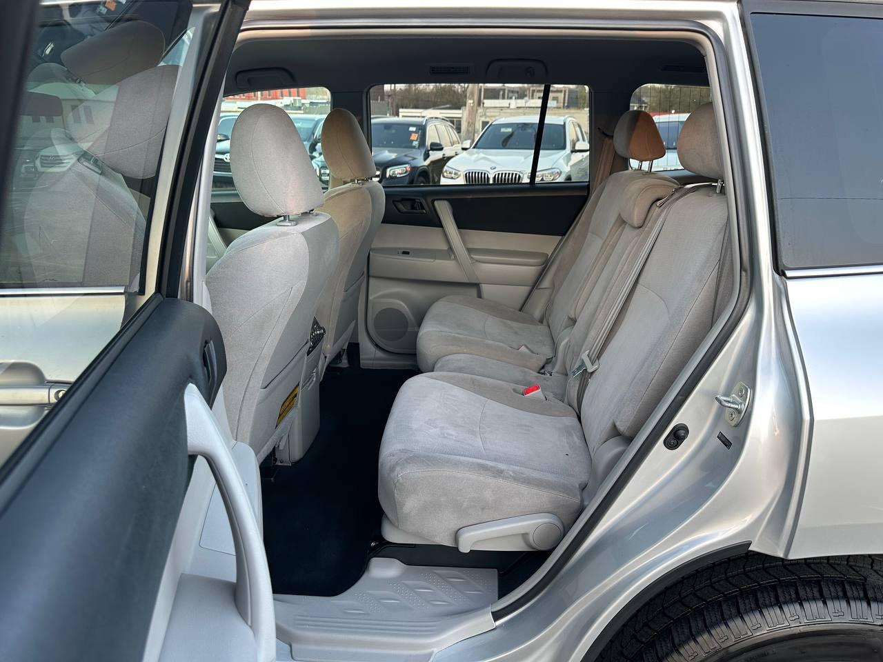 Toyota Highlander Base 2WD I4 2013