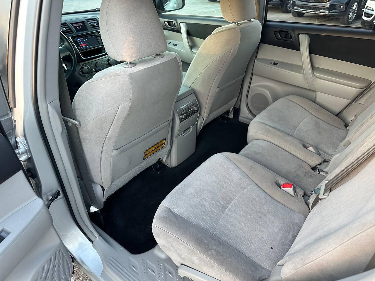 Toyota Highlander Base 2WD I4 2013