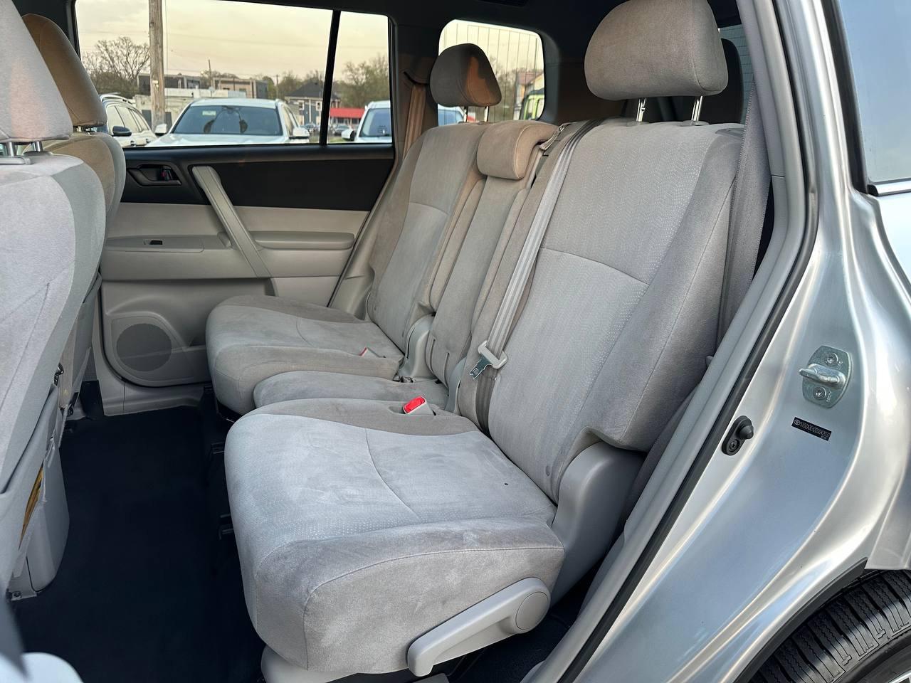 Toyota Highlander Base 2WD I4 2013