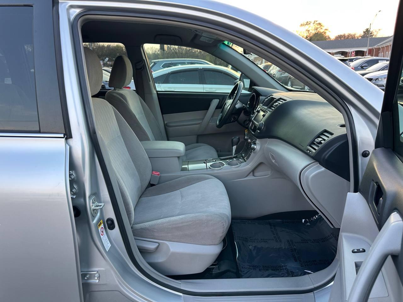 Toyota Highlander Base 2WD I4 2013