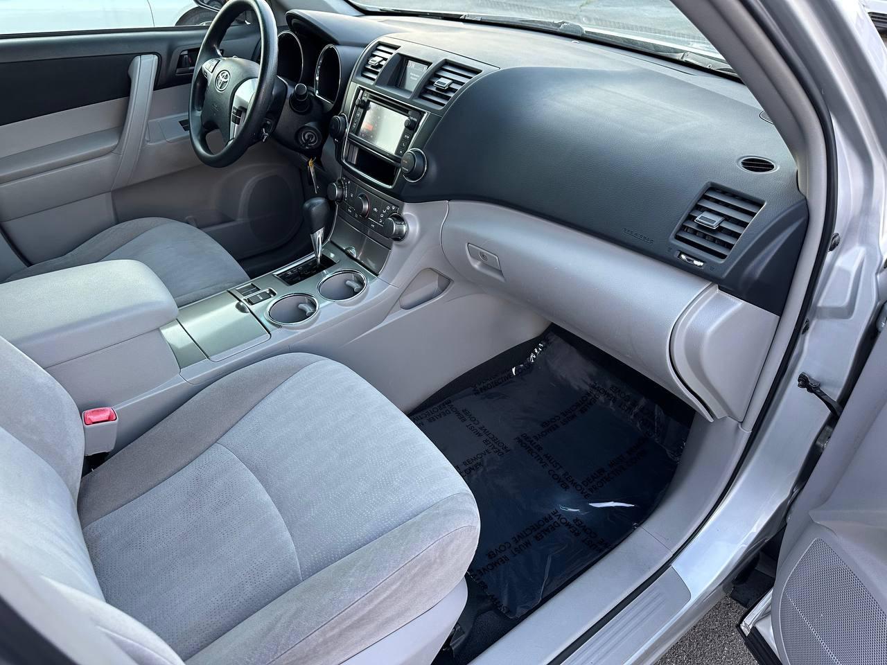 Toyota Highlander Base 2WD I4 2013