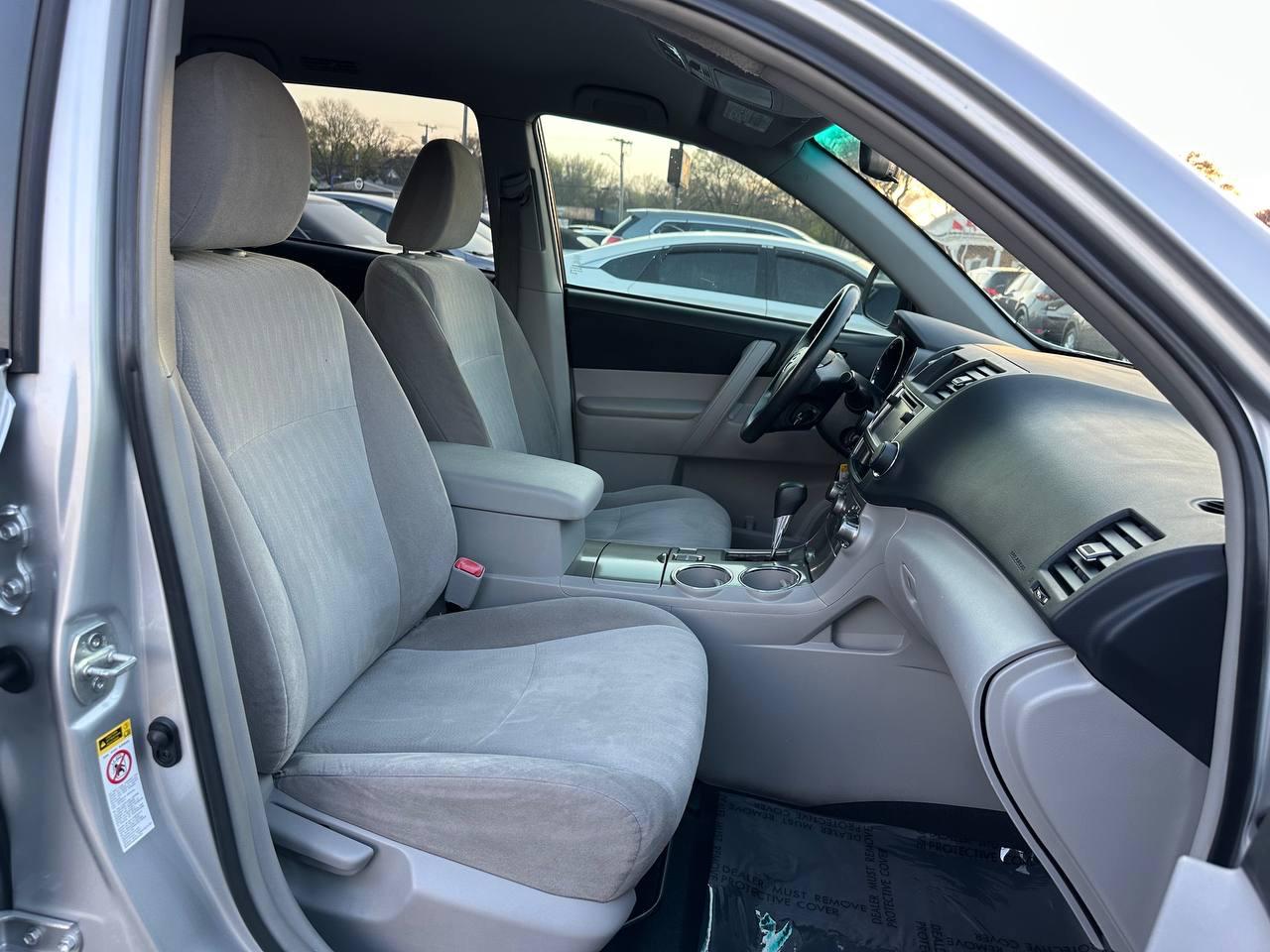 Toyota Highlander Base 2WD I4 2013