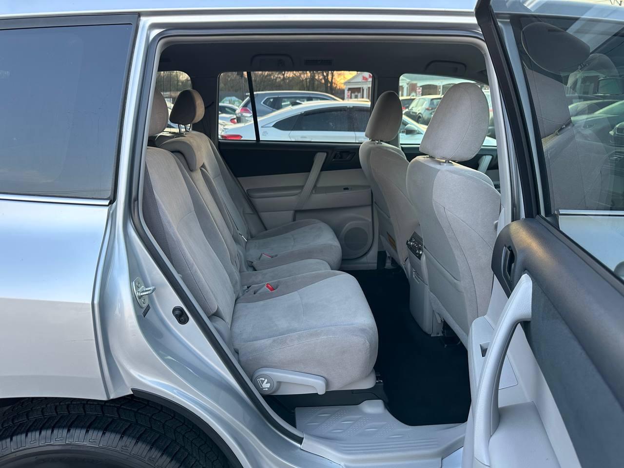 Toyota Highlander Base 2WD I4 2013