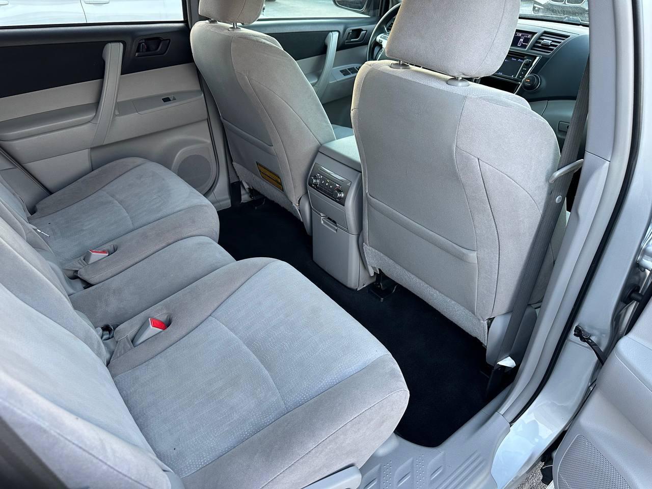 Toyota Highlander Base 2WD I4 2013