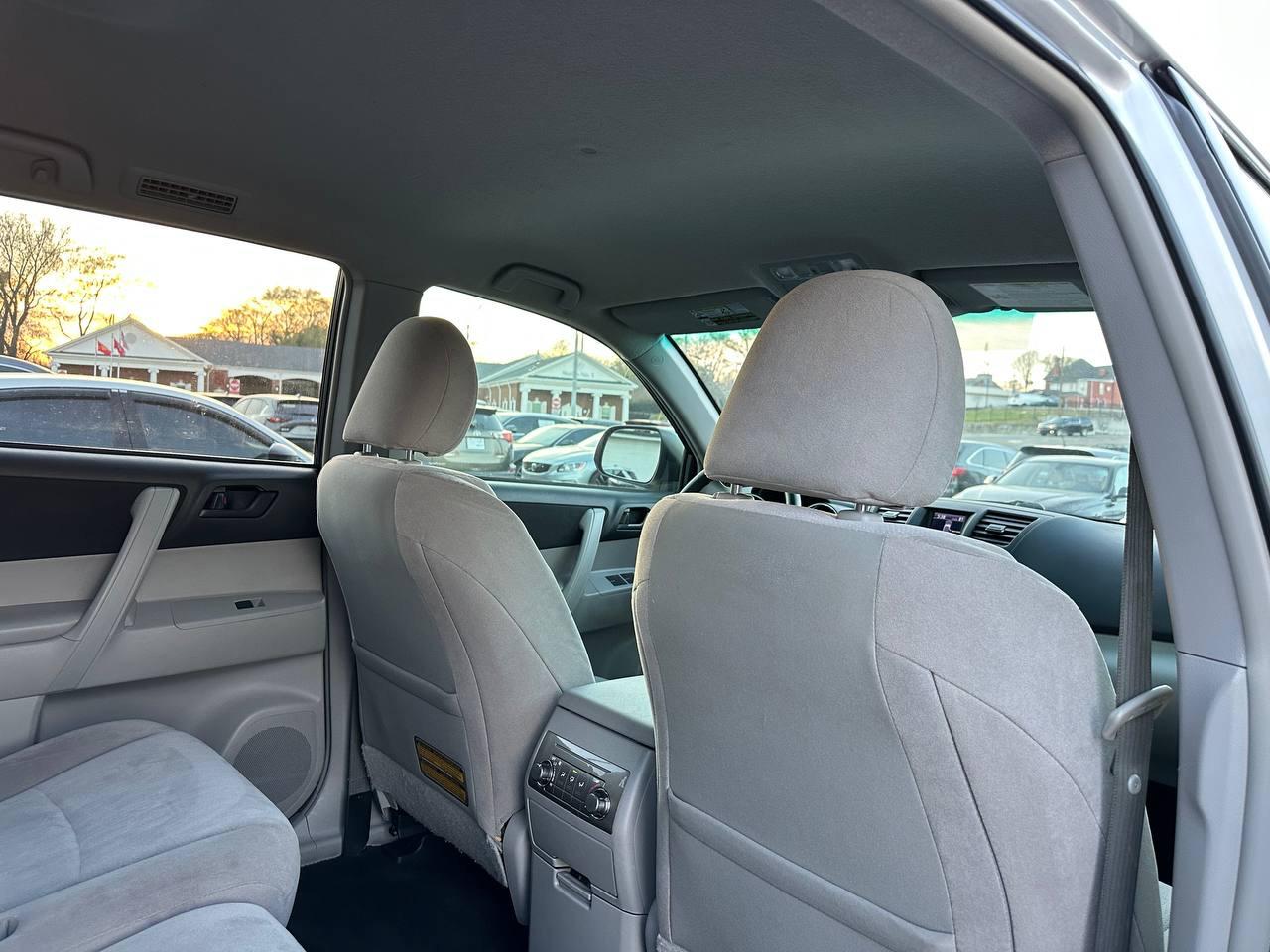 Toyota Highlander Base 2WD I4 2013