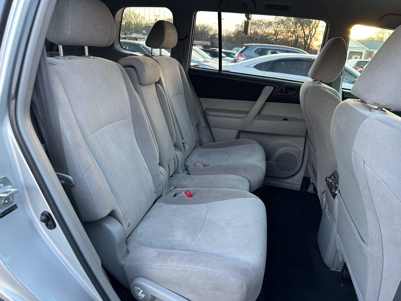 Toyota Highlander Base 2WD I4 2013