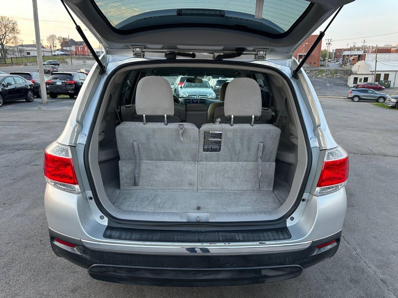 Toyota Highlander Base 2WD I4 2013