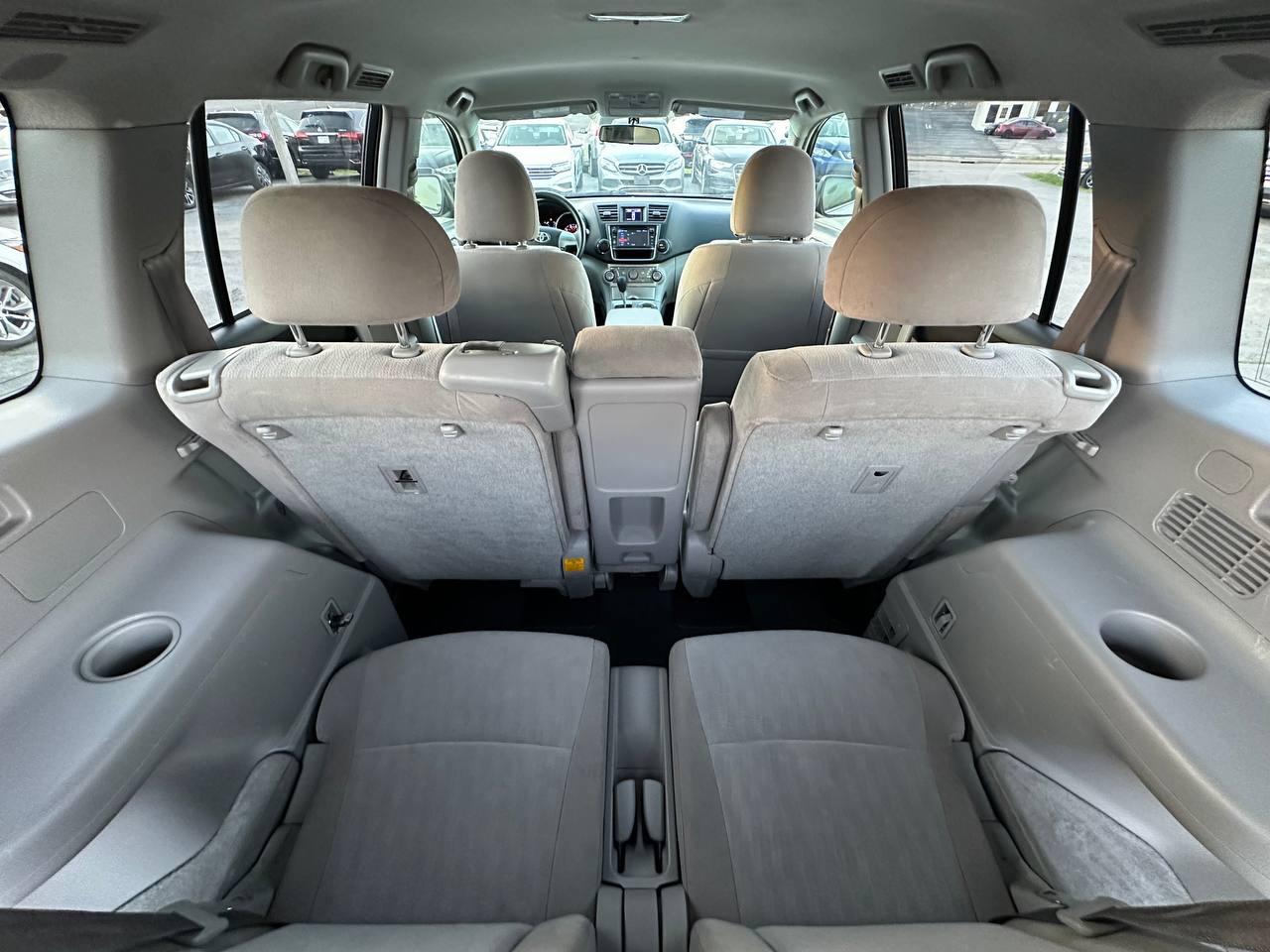 Toyota Highlander Base 2WD I4 2013