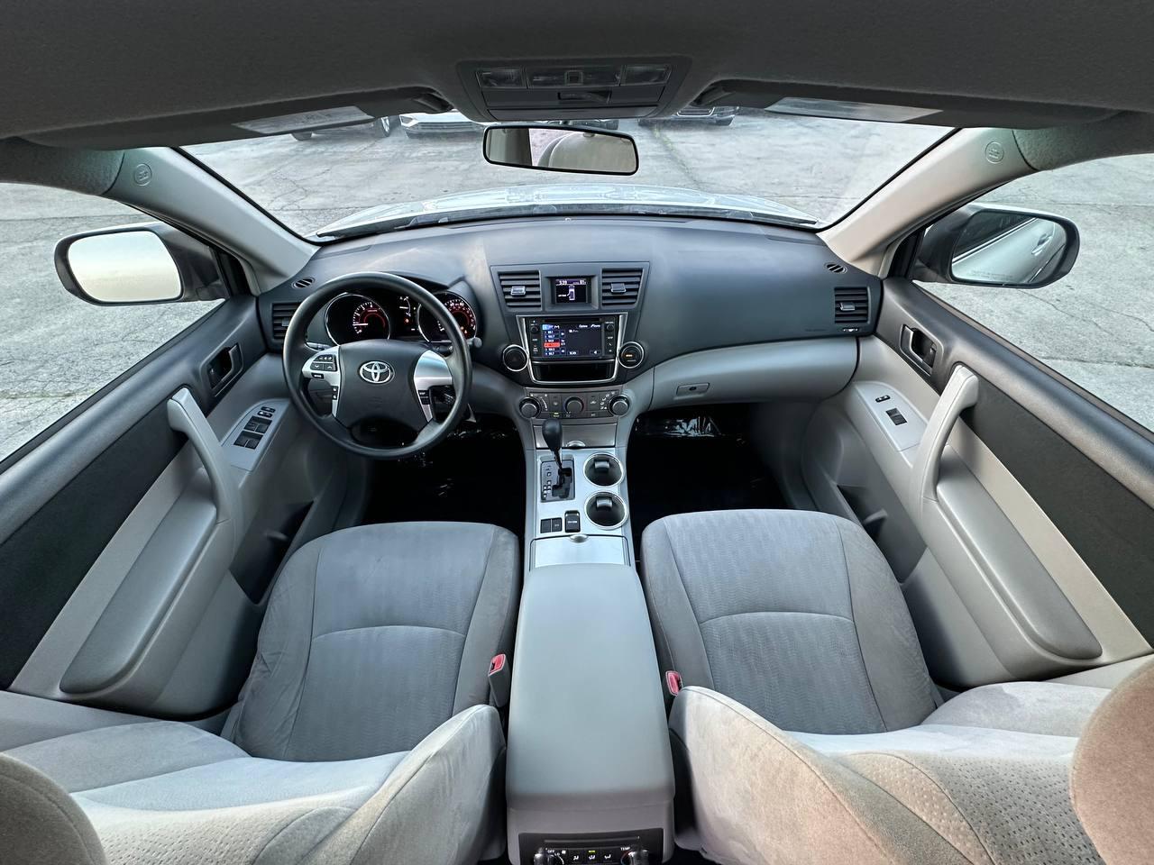 Toyota Highlander Base 2WD I4 2013