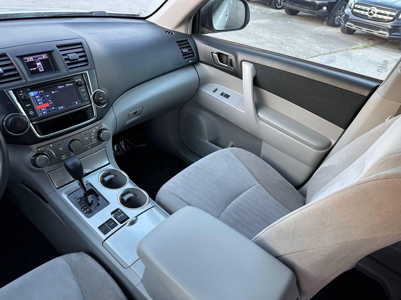 Toyota Highlander Base 2WD I4 2013