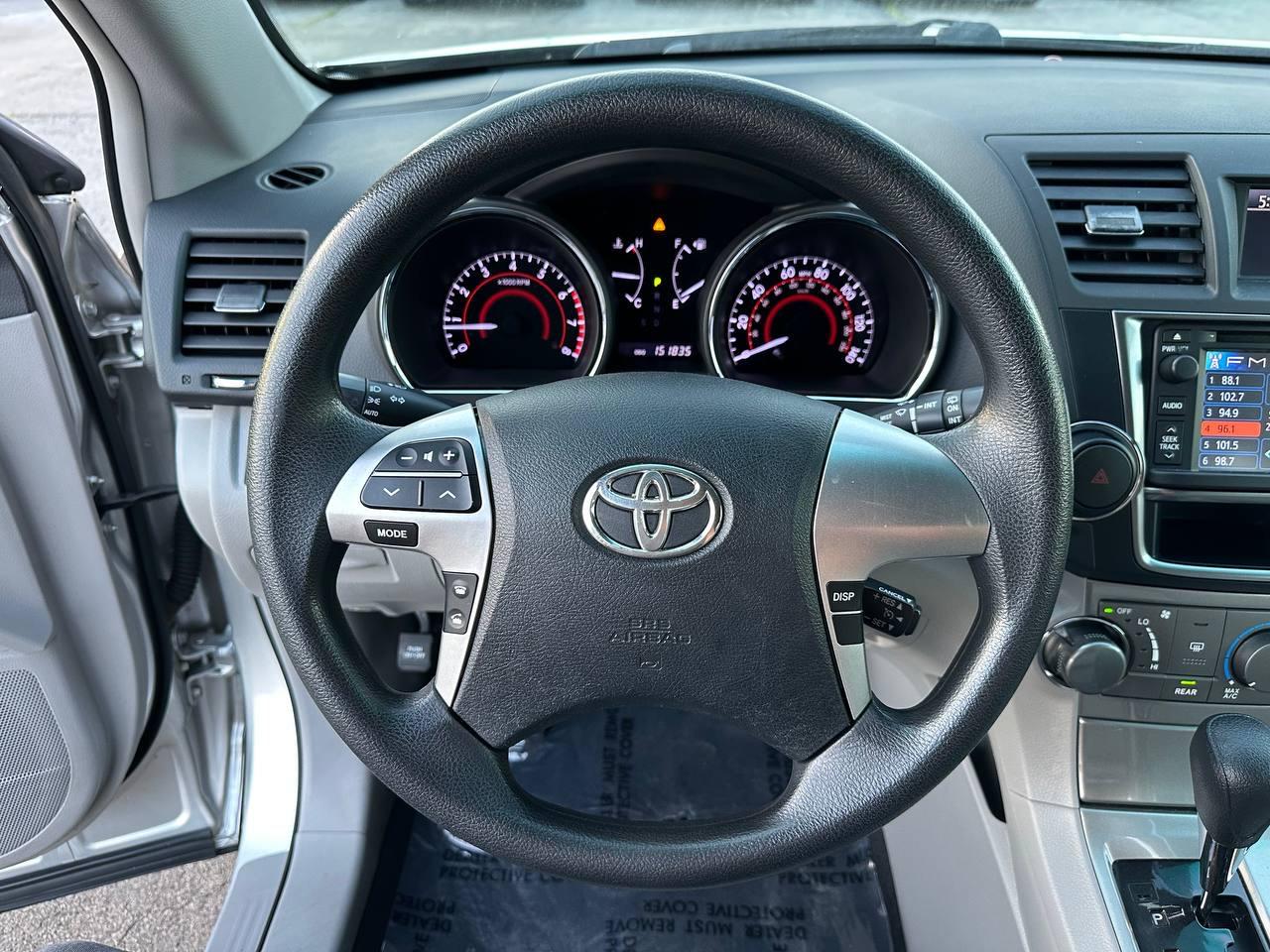 Toyota Highlander Base 2WD I4 2013