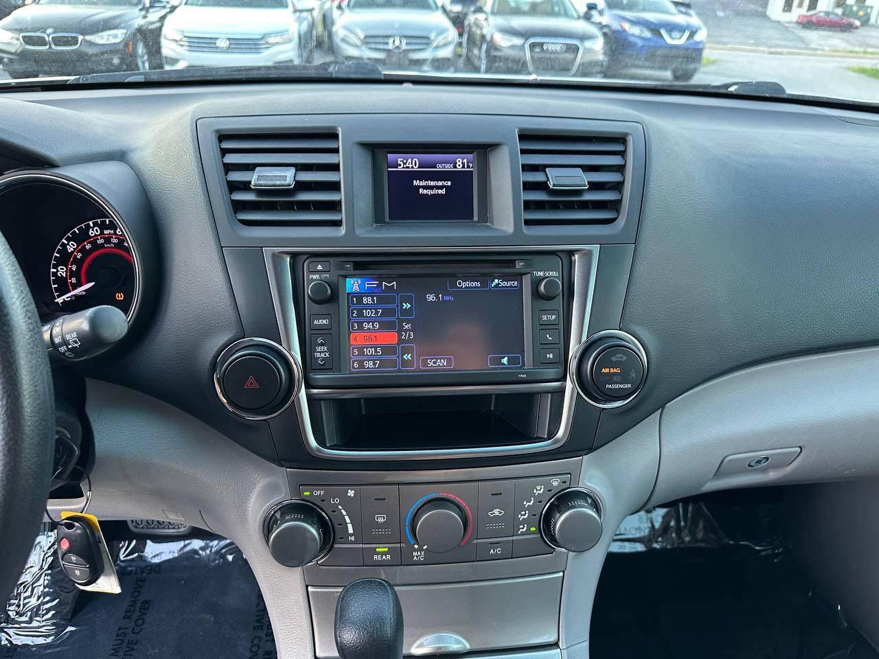 Toyota Highlander Base 2WD I4 2013