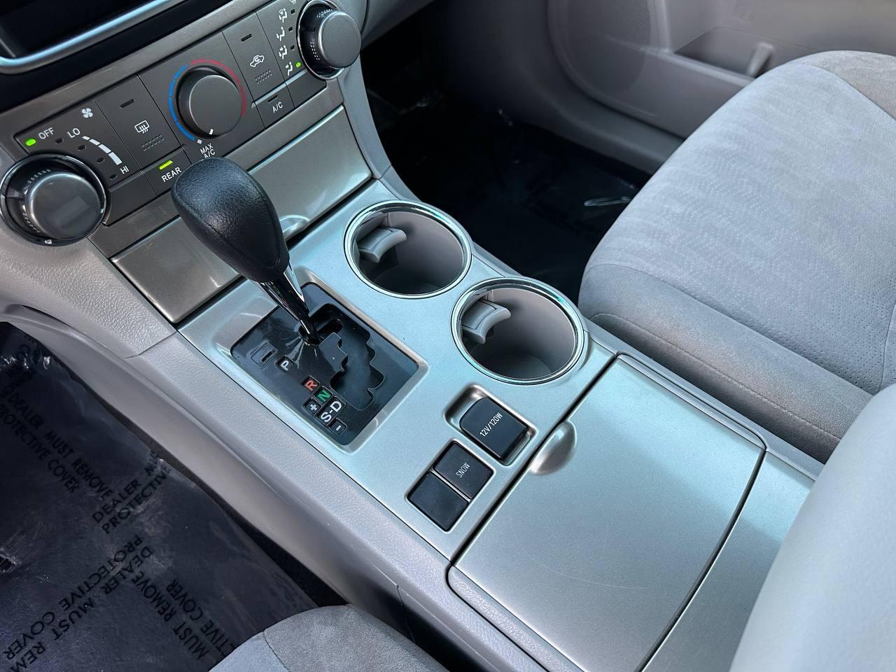 Toyota Highlander Base 2WD I4 2013