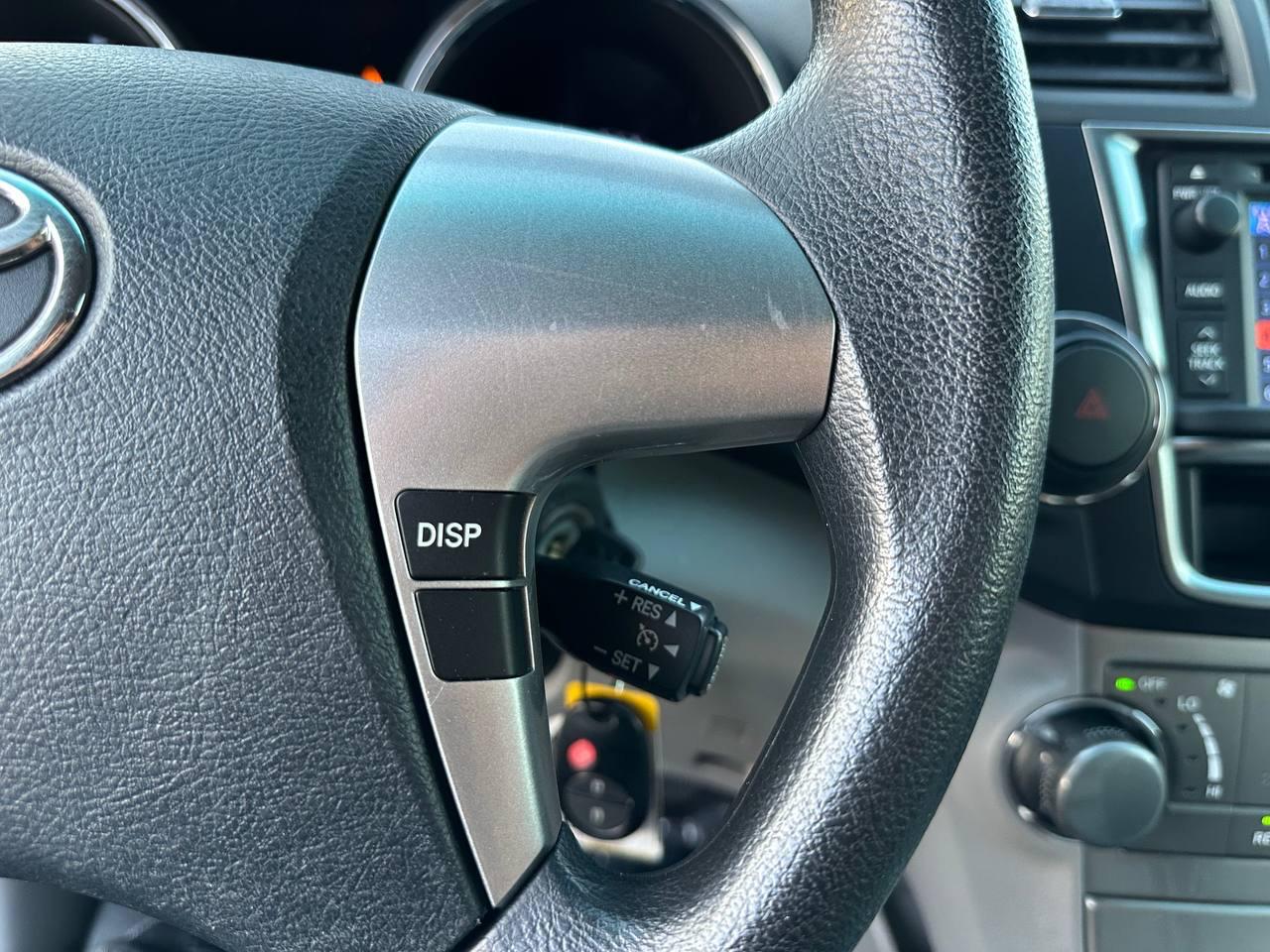 Toyota Highlander Base 2WD I4 2013