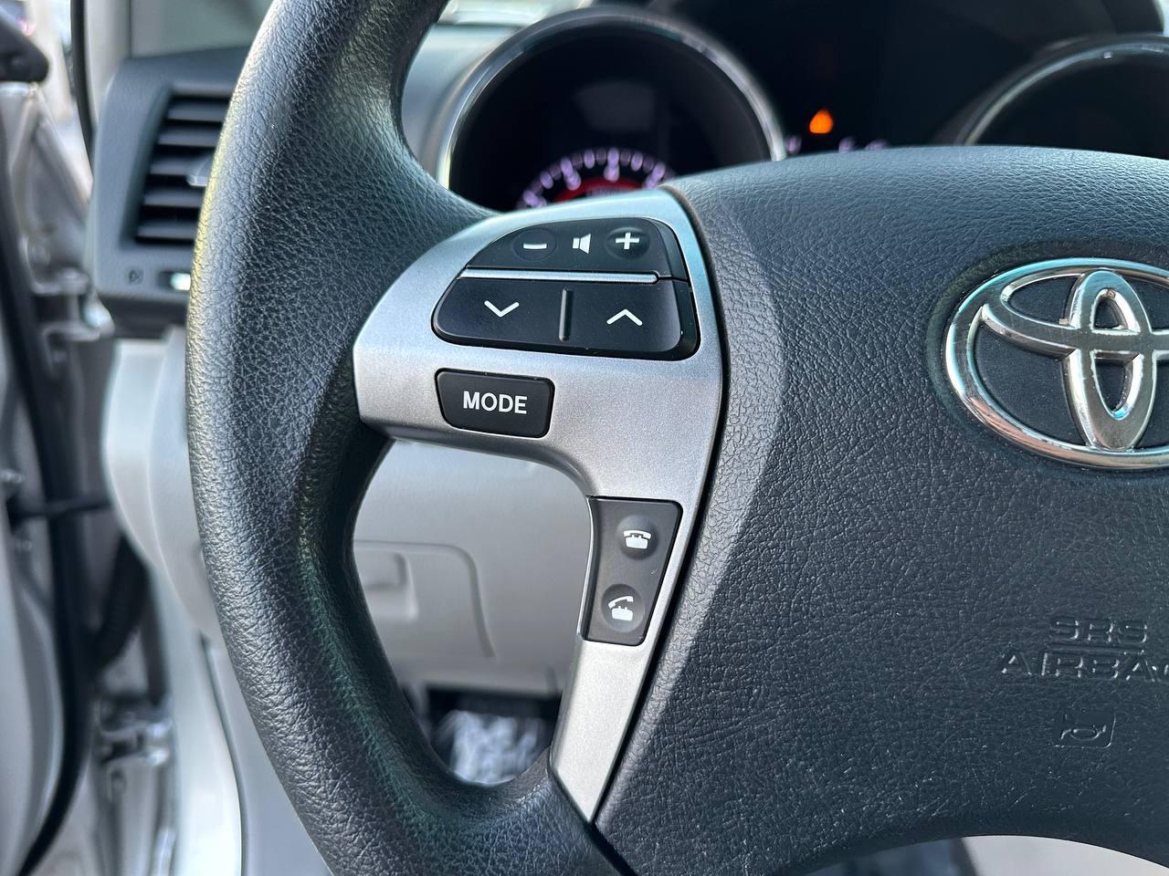 Toyota Highlander Base 2WD I4 2013