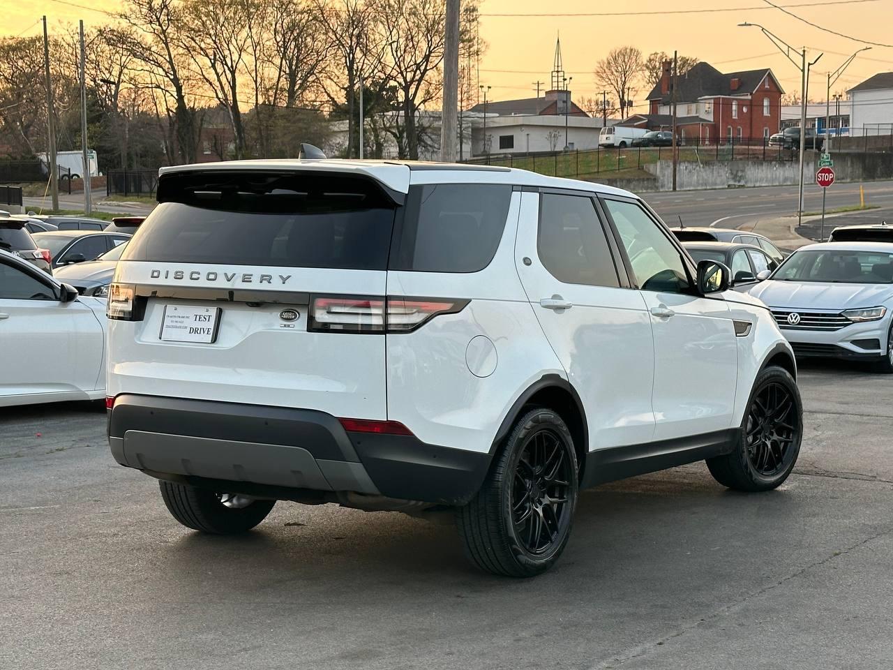 Land Rover Discovery SE 2019