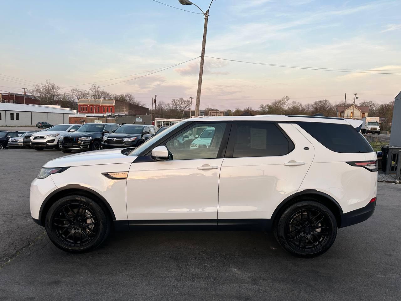 Land Rover Discovery SE 2019