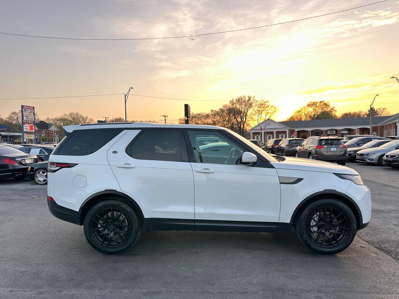 Land Rover Discovery SE 2019