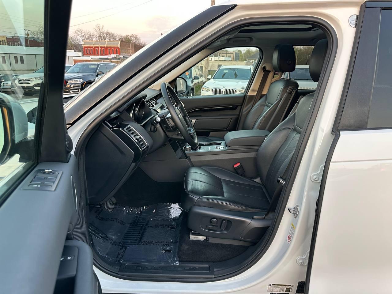 Land Rover Discovery SE 2019