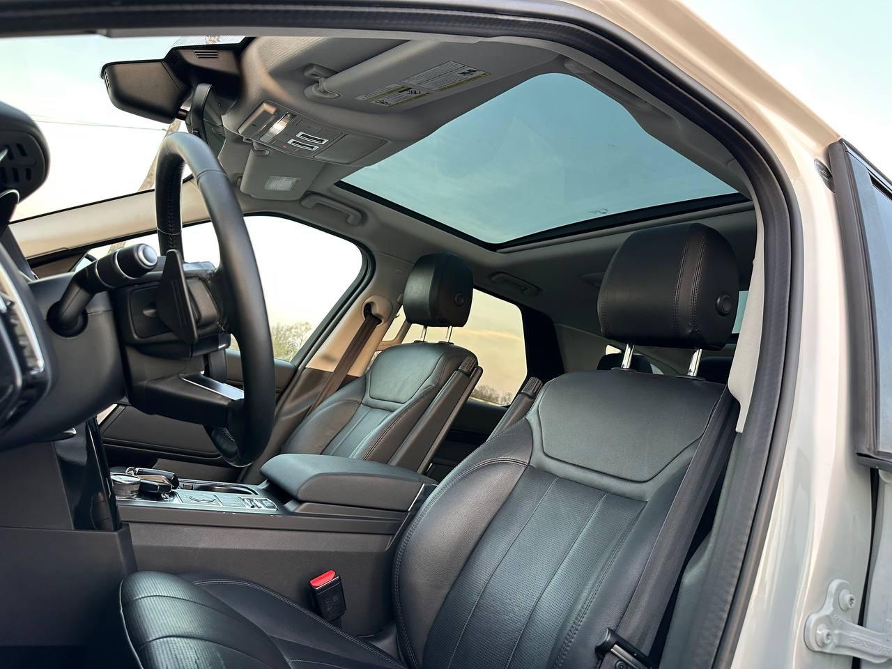 Land Rover Discovery SE 2019