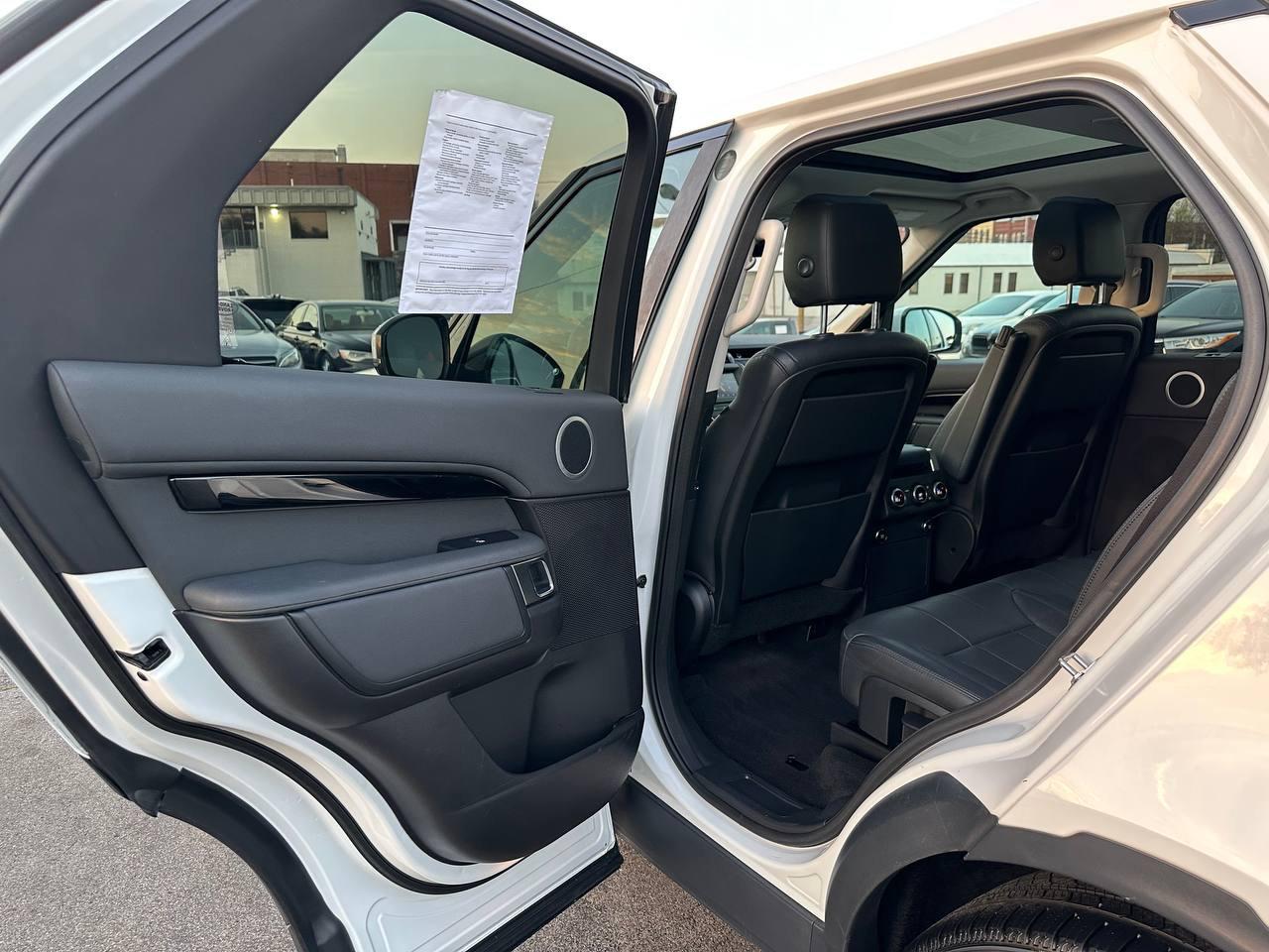 Land Rover Discovery SE 2019