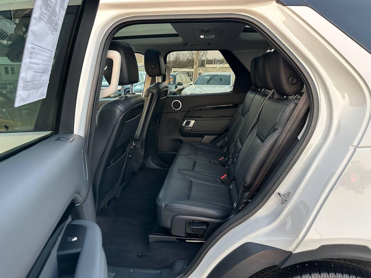 Land Rover Discovery SE 2019