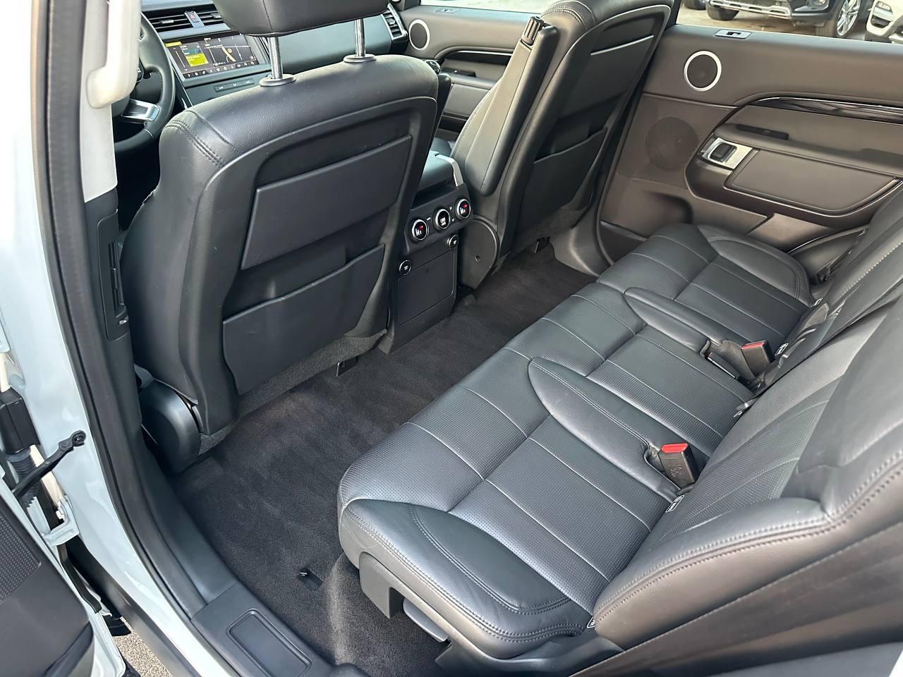 Land Rover Discovery SE 2019