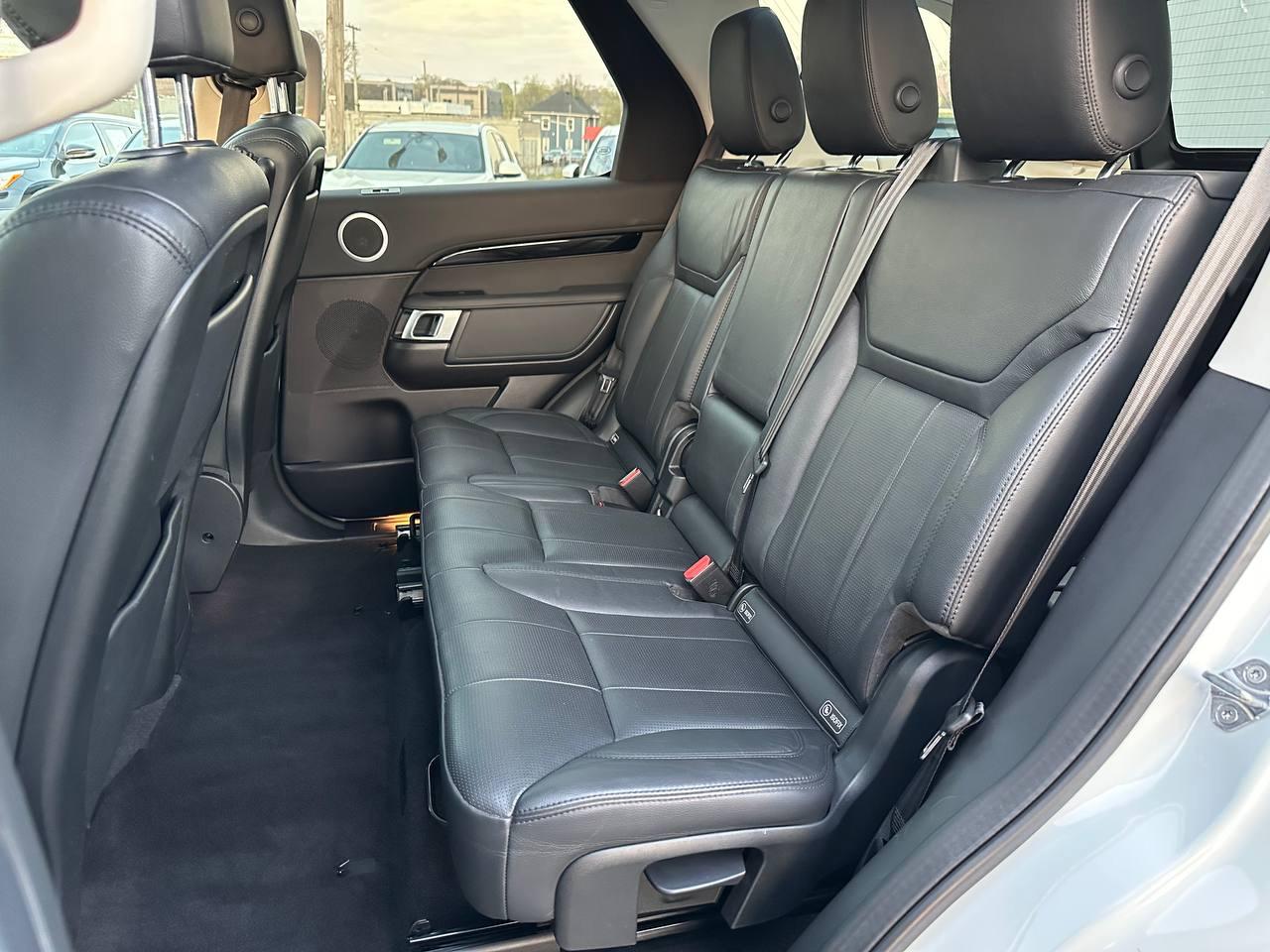 Land Rover Discovery SE 2019