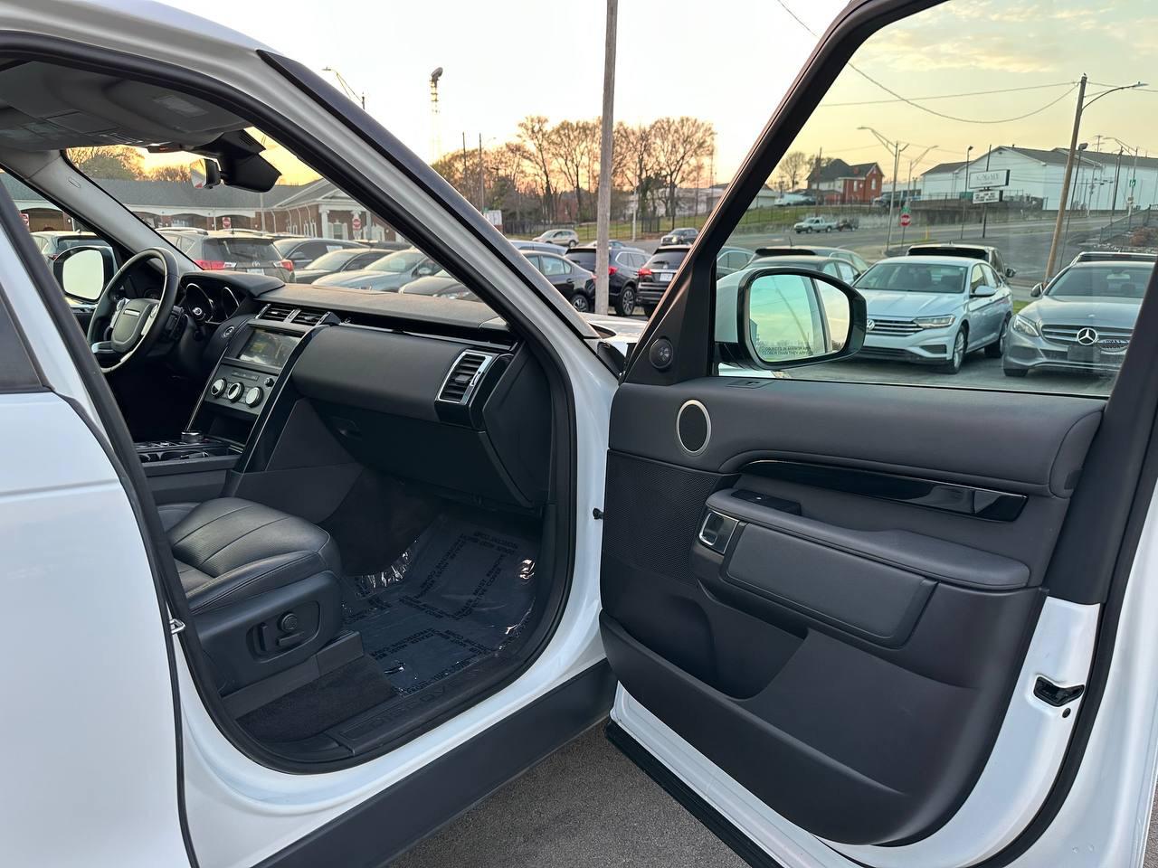 Land Rover Discovery SE 2019