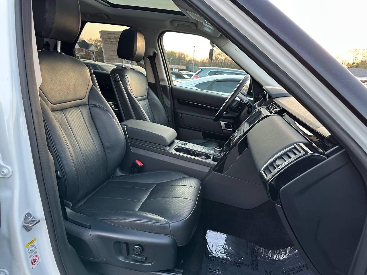 Land Rover Discovery SE 2019