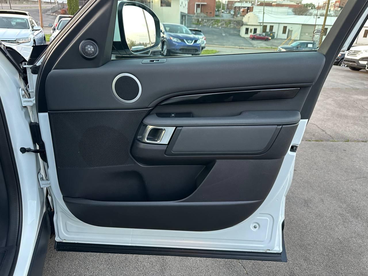 Land Rover Discovery SE 2019