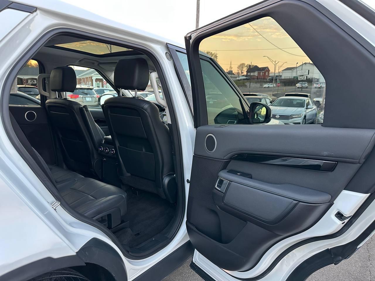 Land Rover Discovery SE 2019