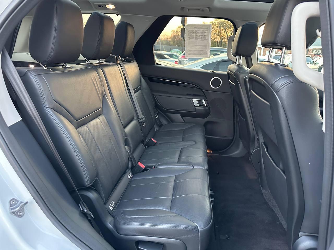 Land Rover Discovery SE 2019