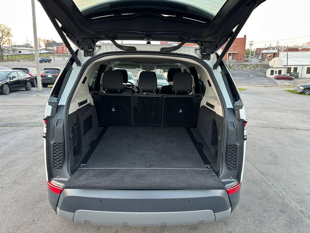 Land Rover Discovery SE 2019