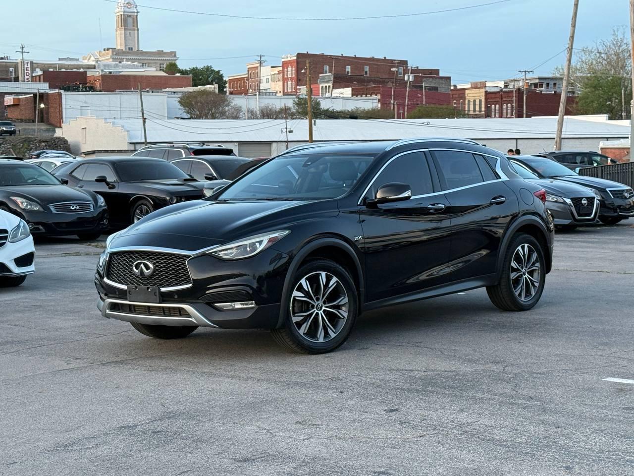 Infiniti QX30 Luxury AWD 2017