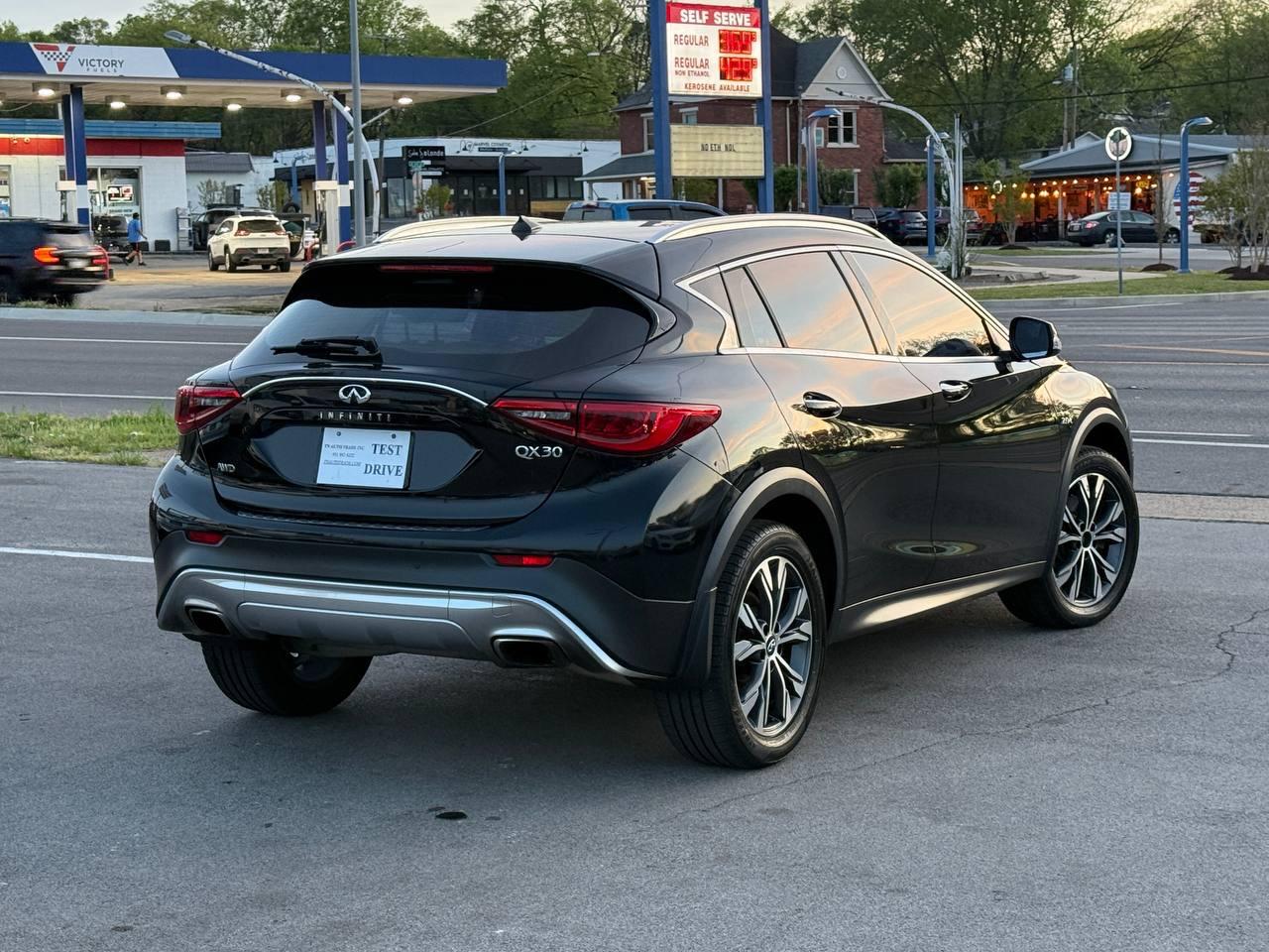 Infiniti QX30 Luxury AWD 2017