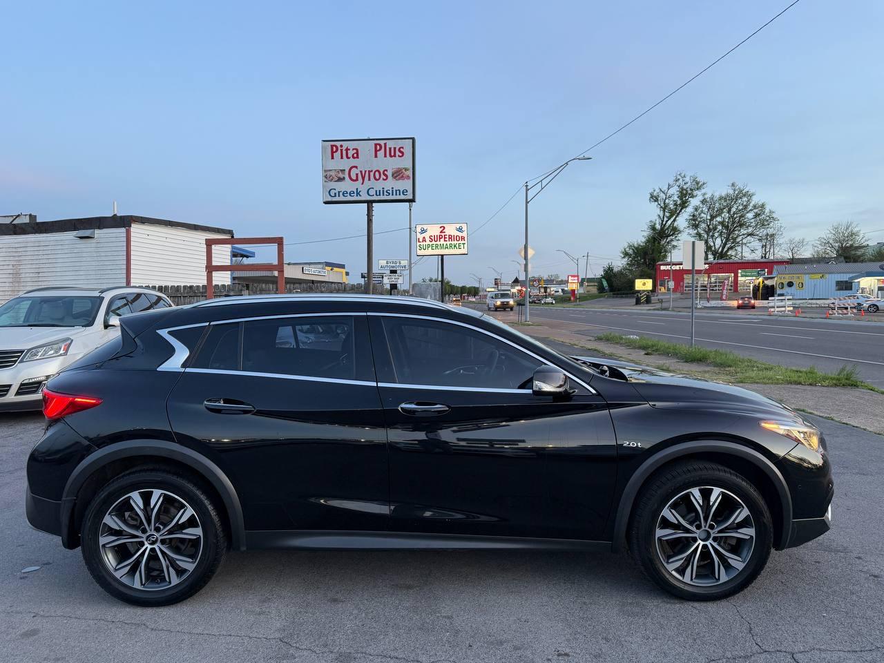 Infiniti QX30 Luxury AWD 2017
