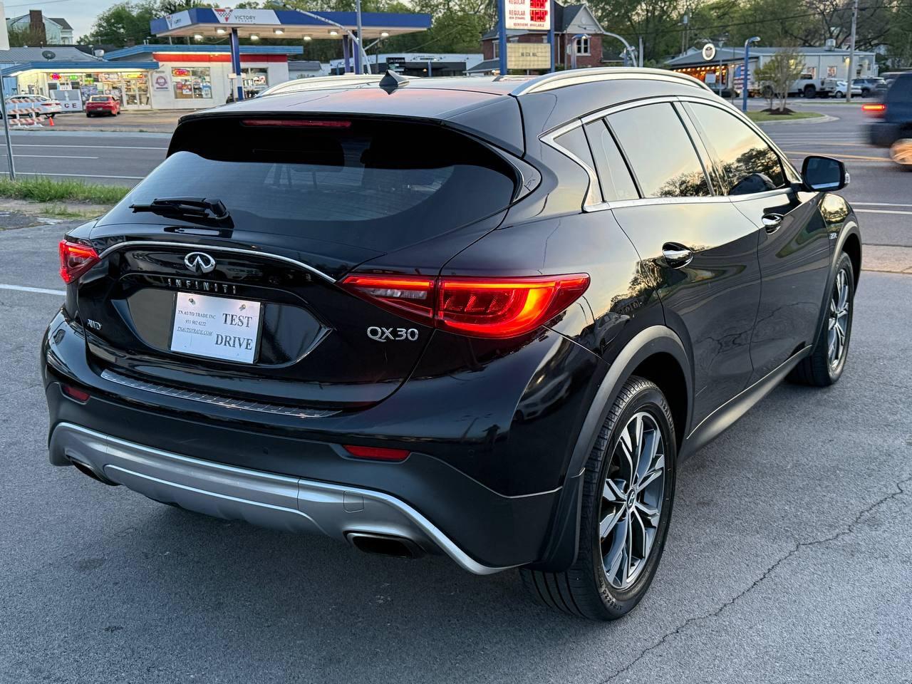 Infiniti QX30 Luxury AWD 2017