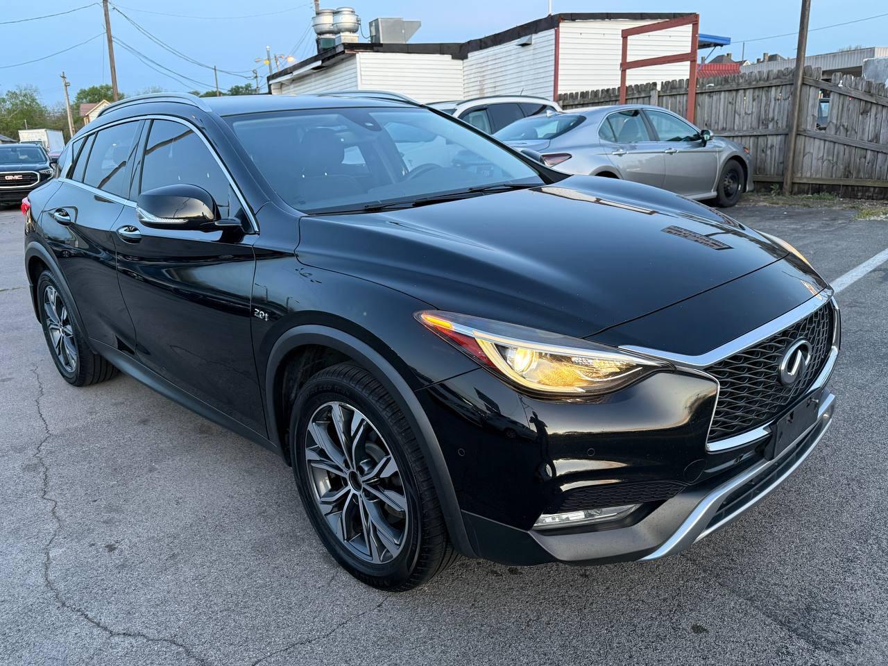 Infiniti QX30 Luxury AWD 2017